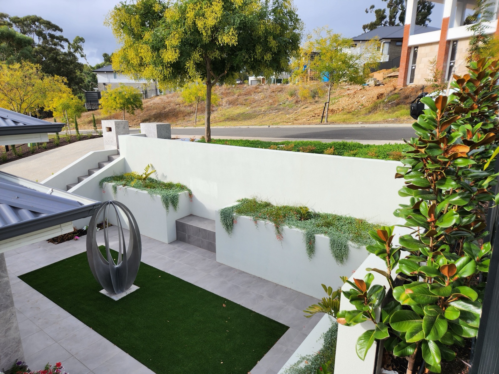 Tiered retaining wall with crane access, Adelaide